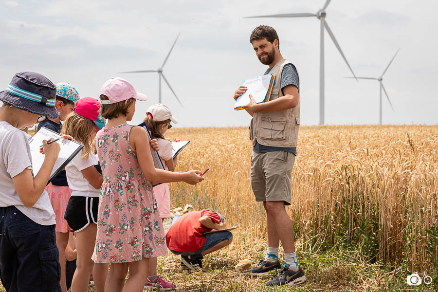 Inauguration du parc éolien d'Auzay les écoliers participent à un atelier biodiversité animé par la LPO Vendée